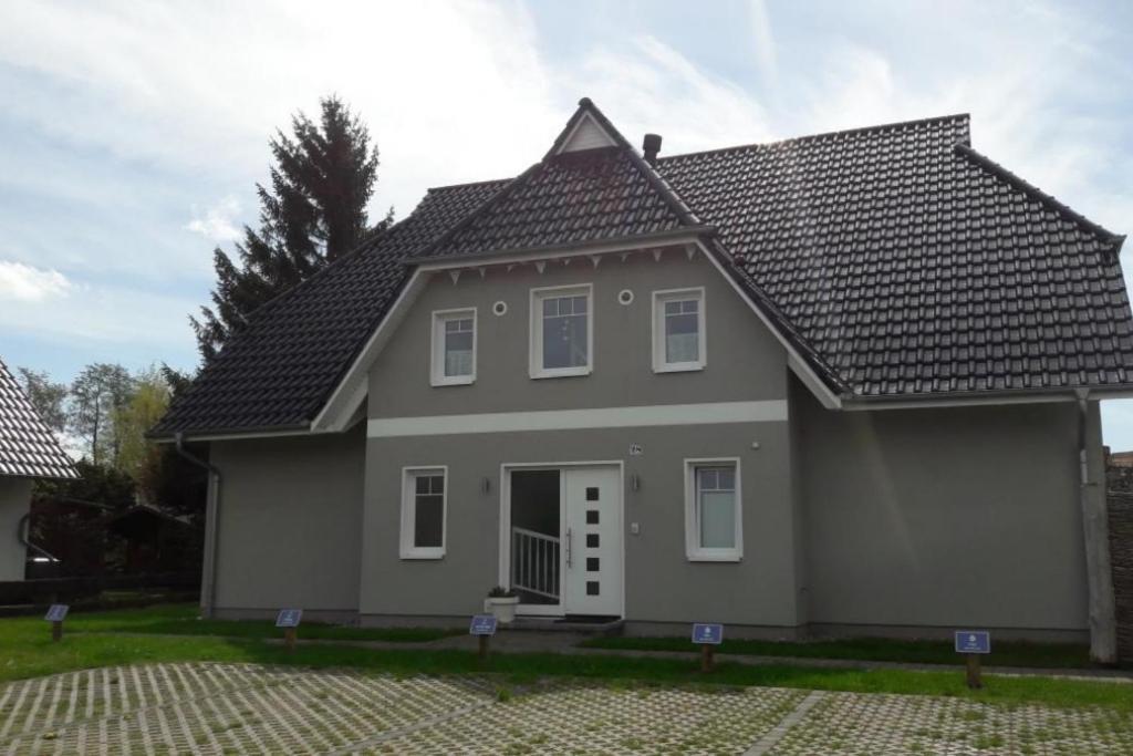 Ferienwohnung Van Der Holm Born Bagian luar foto