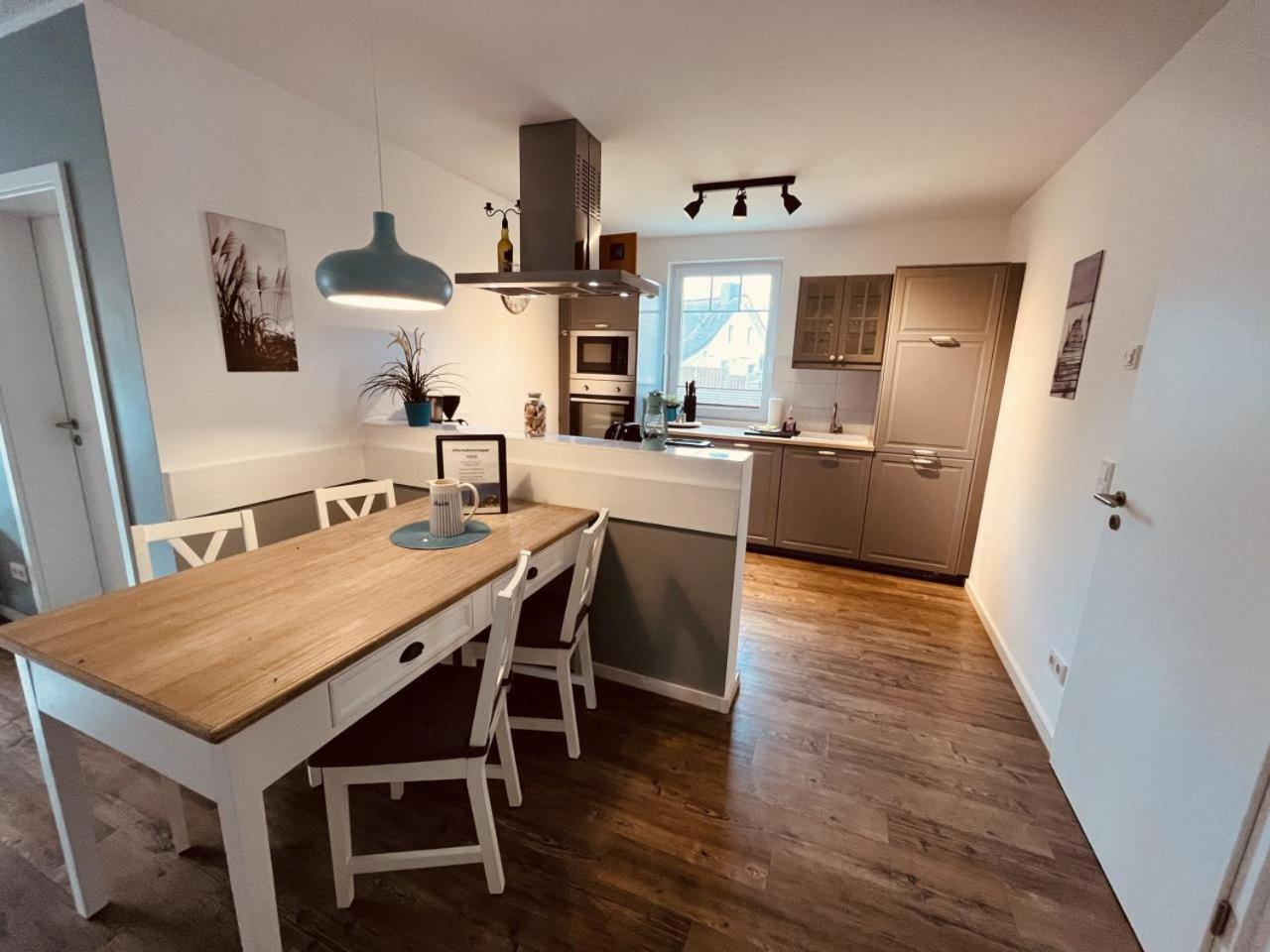 Ferienwohnung Van Der Holm Born Bagian luar foto
